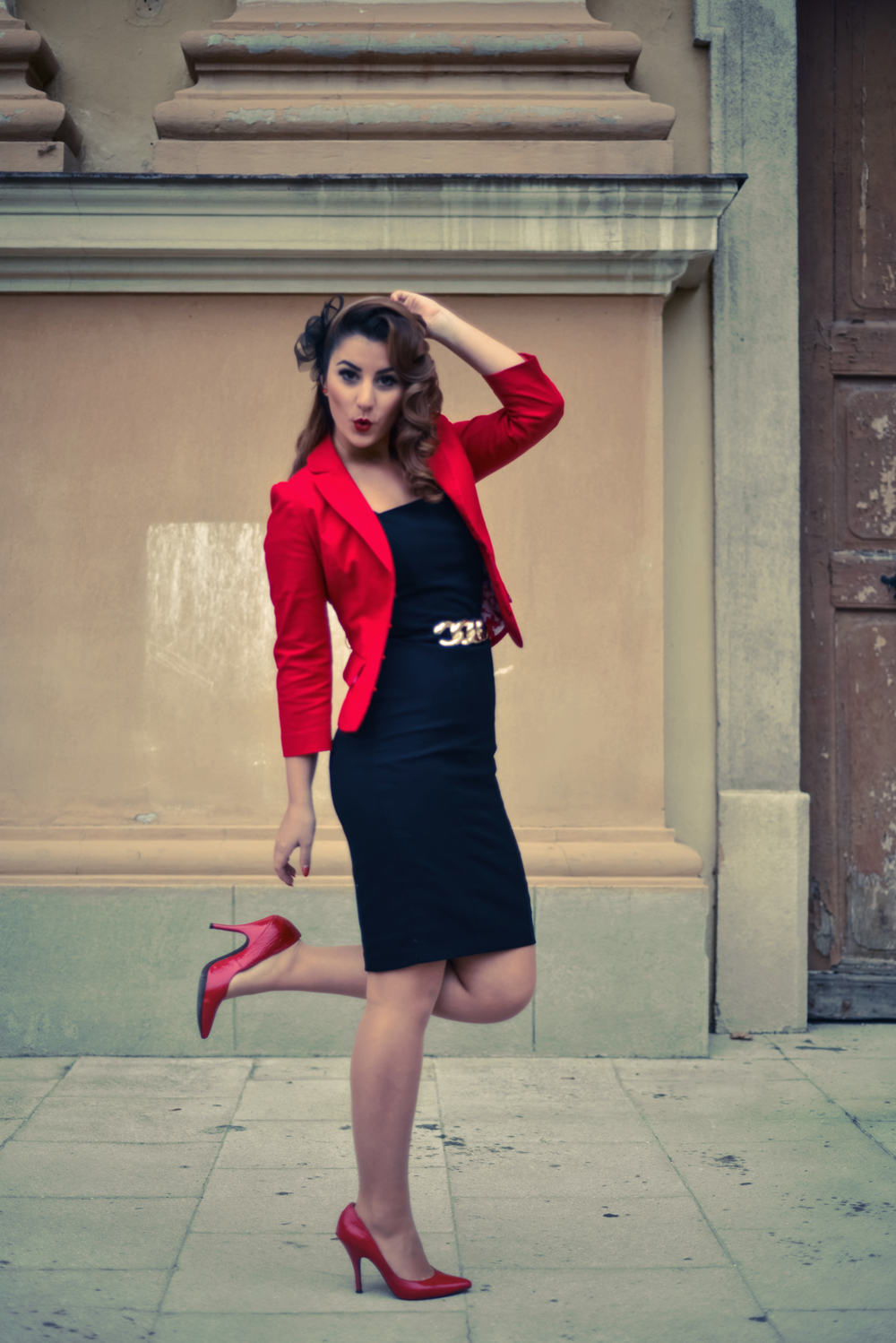 Tinuta Clasica eleganta vintage sacou rosu Iulia Andrei Fashion Blog