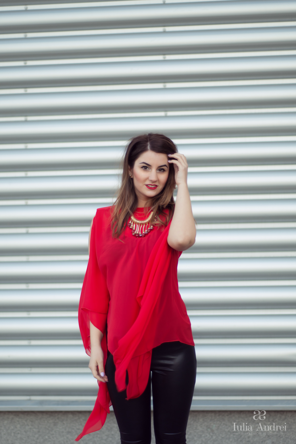 rochie maoiu supradimensionat rosu aprins colanti din piele Iulia Andrei Fashion Blog