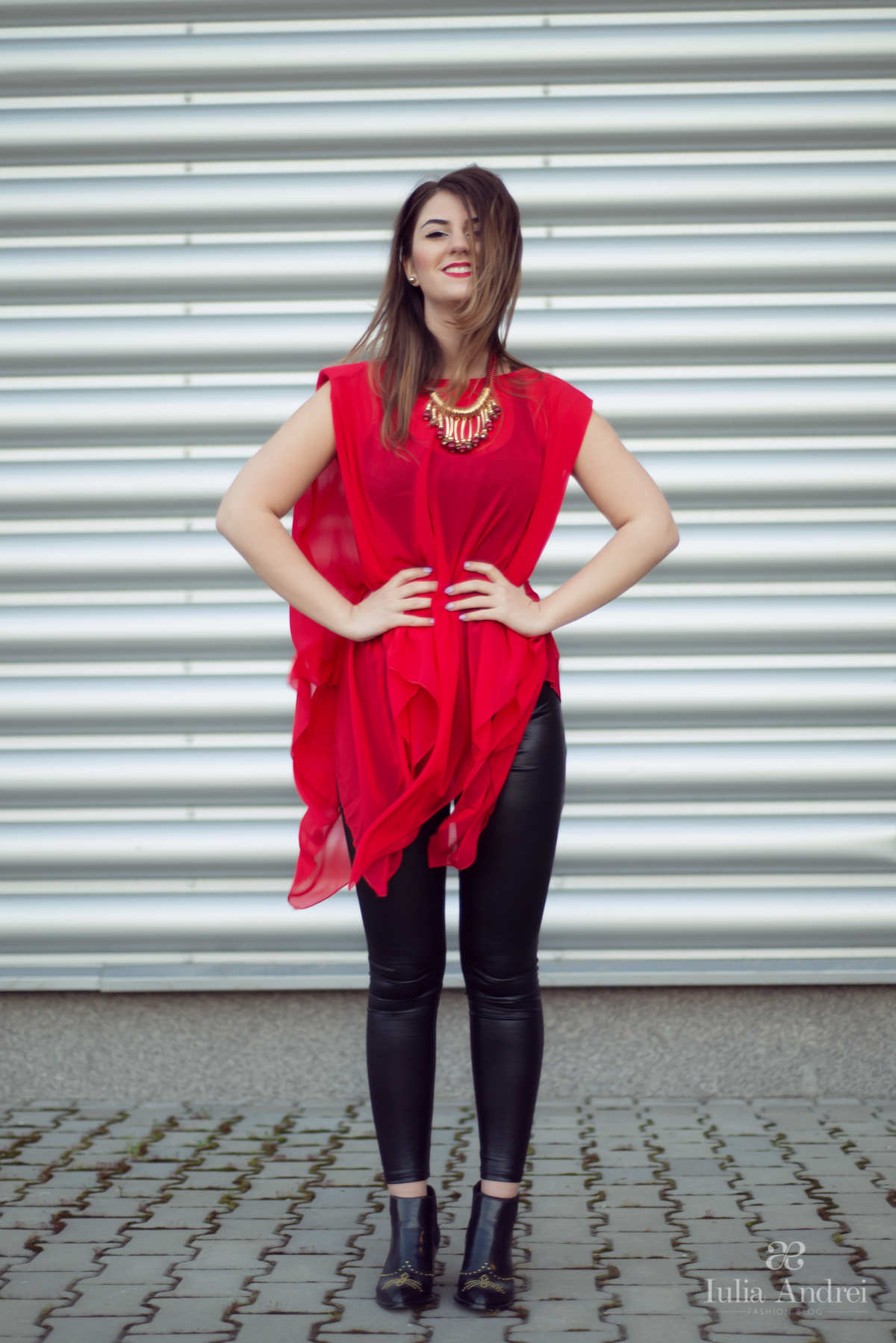 rochie maoiu supradimensionat rosu aprins colanti din piele Iulia Andrei Fashion Blog