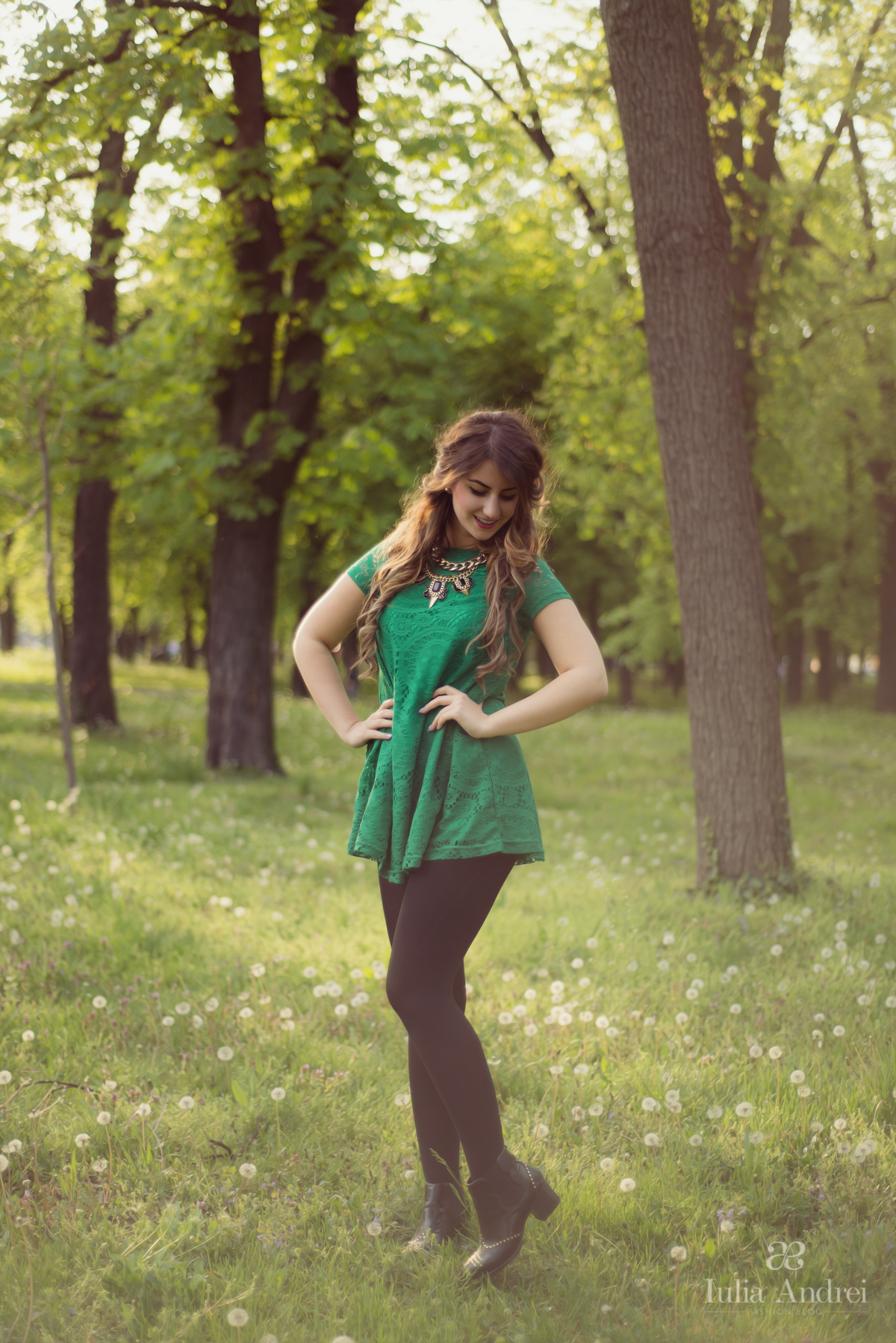 rochia verde din dantela in tinuta de primavara iulia andrei fashion blog