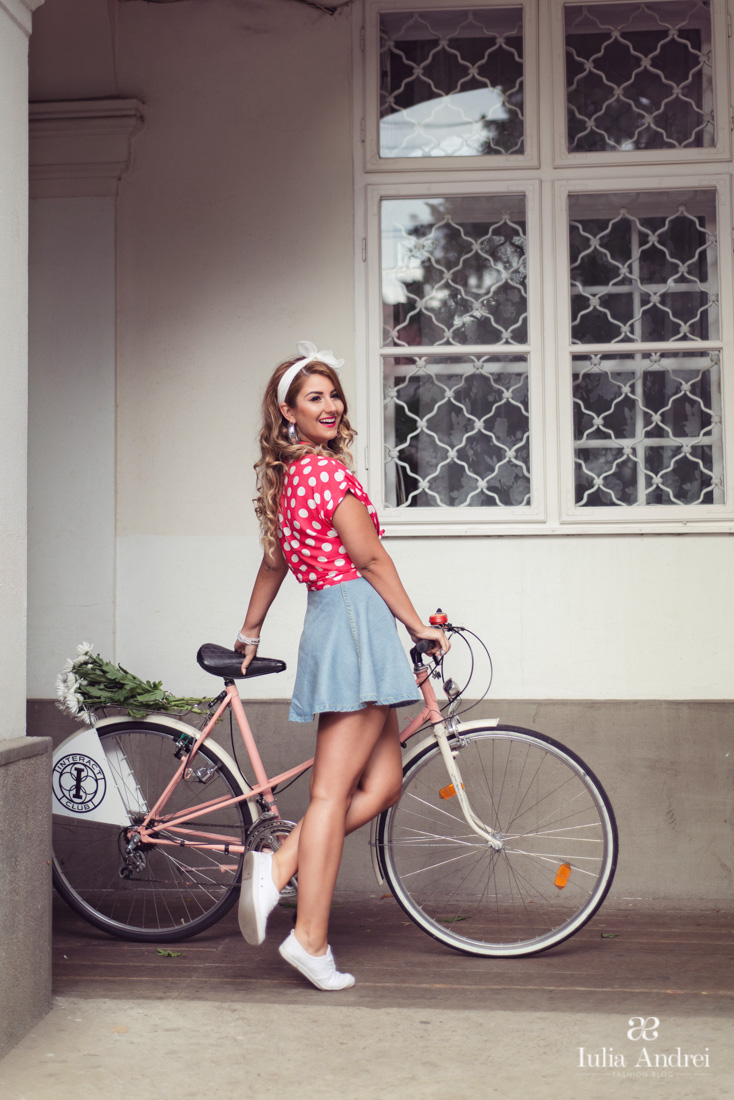 Invitatie la pedalat, Skirtbike Oradea Iulia Andrei Fashion Blog, Camasa rosie cu buline, polka dots fusta din blugi
