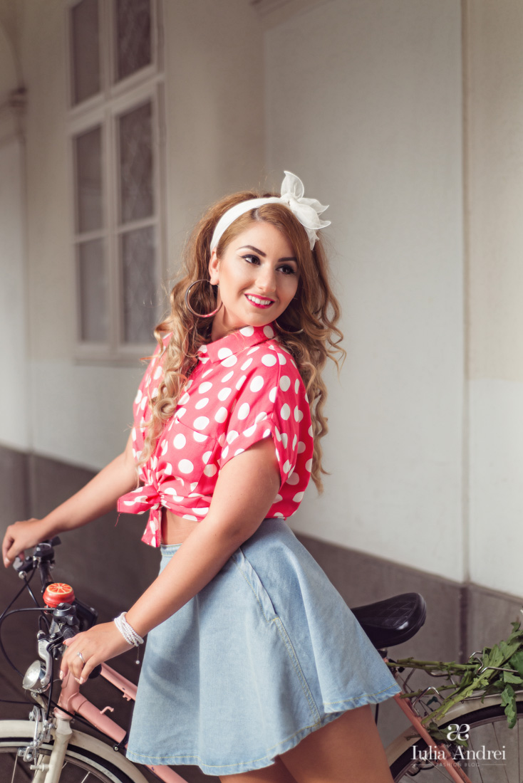 Invitatie la pedalat, Skirtbike Oradea Iulia Andrei Fashion Blog, Camasa rosie cu buline, polka dots fusta din blugi