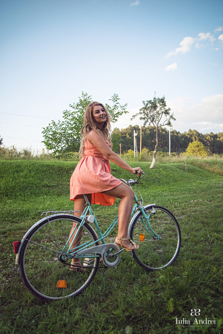 SkirtBike Oradea, Rochia roz pal sheinside gata pentru pedalat iulia andrei fashion blog