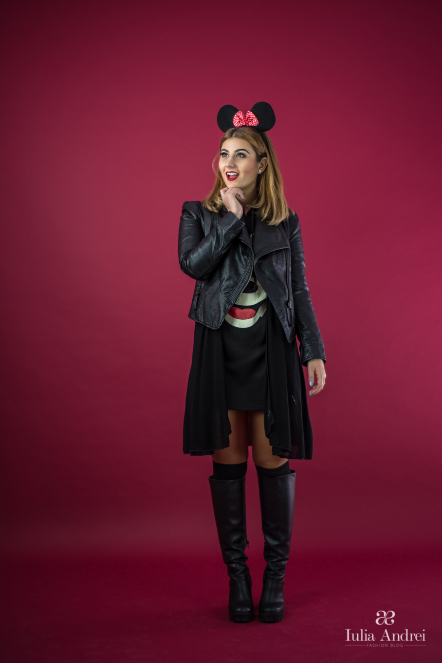 Cum purtăm o ținută jucăușă Puloverul Mickey Mouse Iulia Andrei Fashion Blog