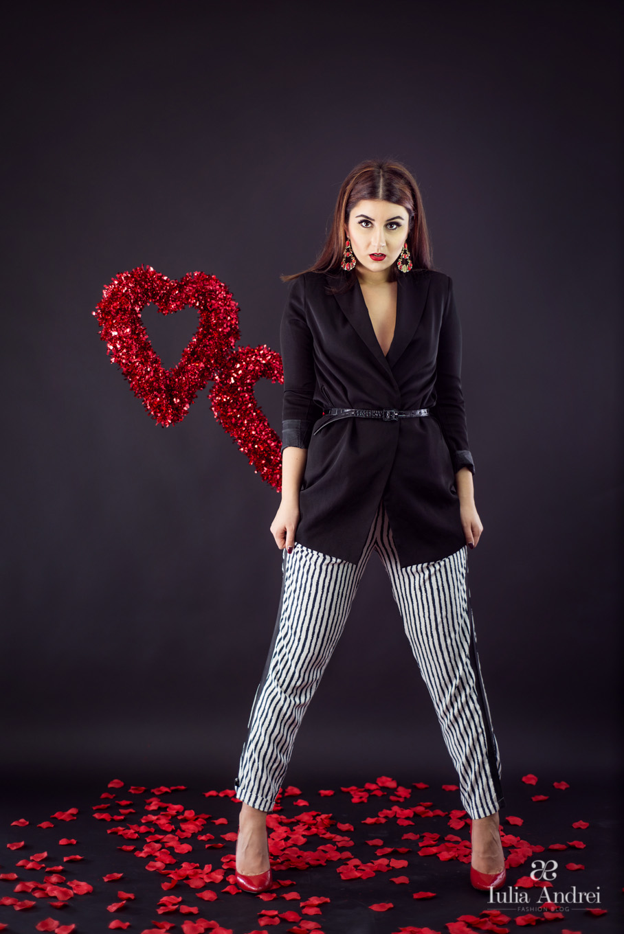 Ținută de inspirație masculină pentru Valentine's Day, Pantaloni in dungi si sacou supradimensionat, Iulia Andrei Fashion Blog 